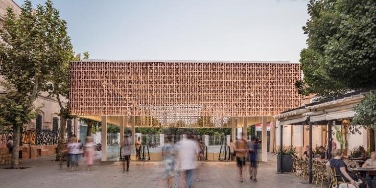 Gewinner der 17. Tile of Spain Architecture Awards in der Kategorie Architektur ist der neue Eingang zur Intermodalstation von Palma, entworfen vom Architekten Joan Miquel Seguí Colomar. (Foto: Tile of Spain/Adriá Goula)